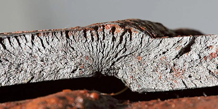 хрупкость материала. хрупкий камневидный излом металла. вязкое разрушение металлов. хрупкое разрушение металлов. хрупкие стали.