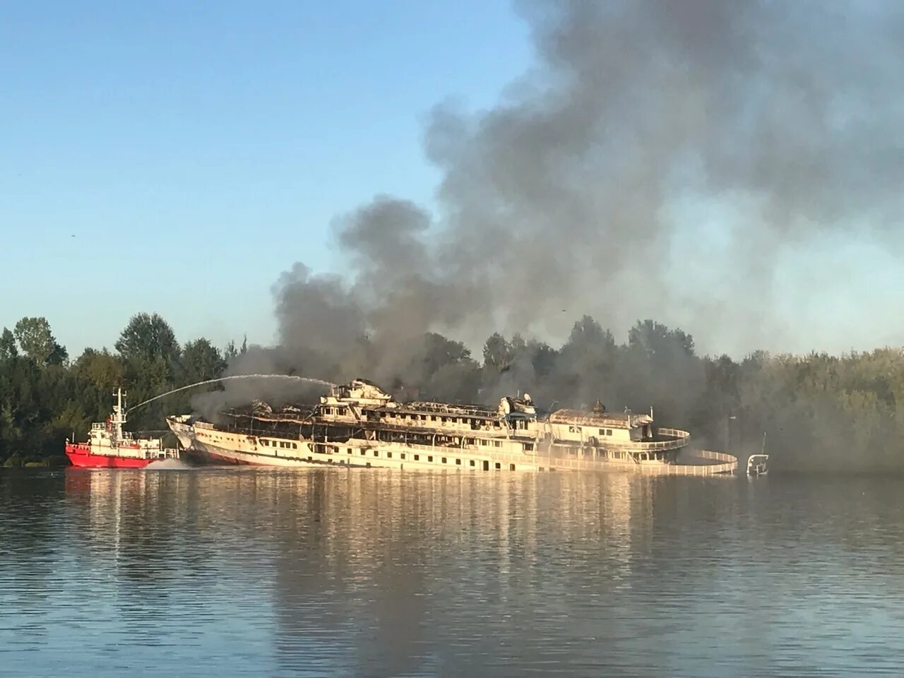 Речное нападение. Аварии на водном транспорте. Катастрофы на воде. Аварии на речном транспорте. Катастрофа на речном транспорте.