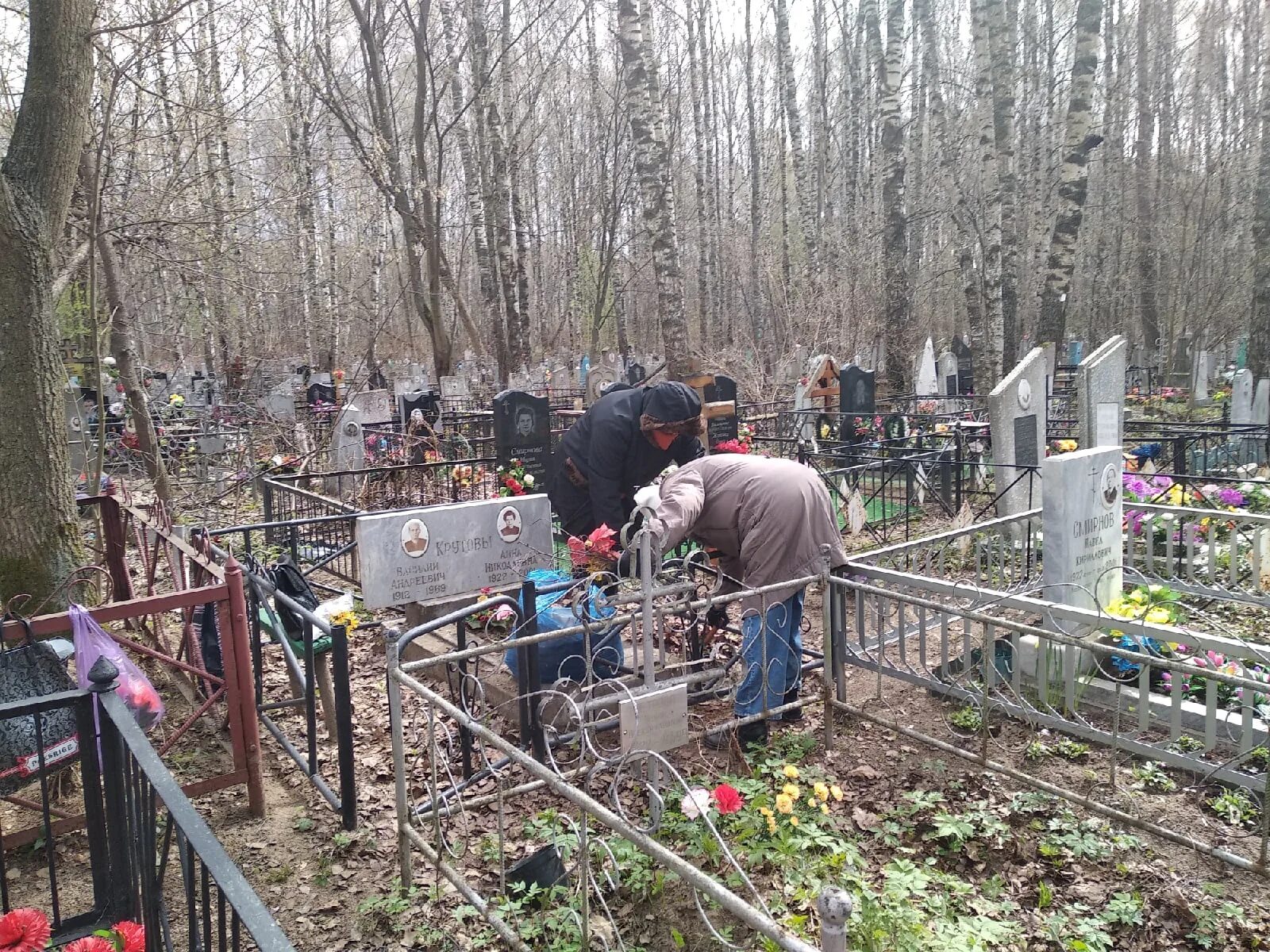 В троицк можно ходить на кладбище. Кладбище. ярославское кладбище.