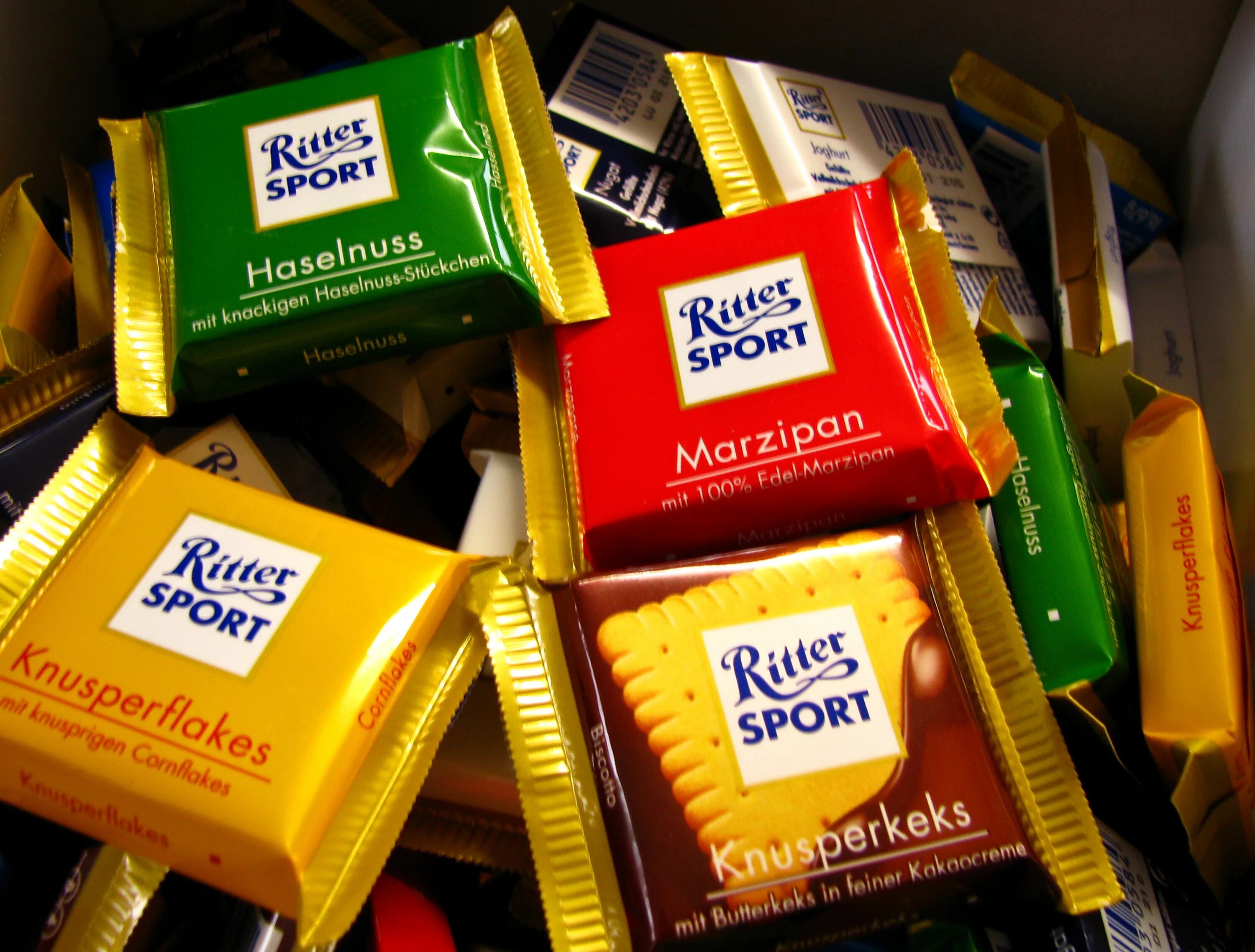 Страна производитель германия. Риттер спорт мини. Немецкий шоколад Ritter Sport. Мини шоколадки Риттер спорт. Риттер спорт шоколад бренд.