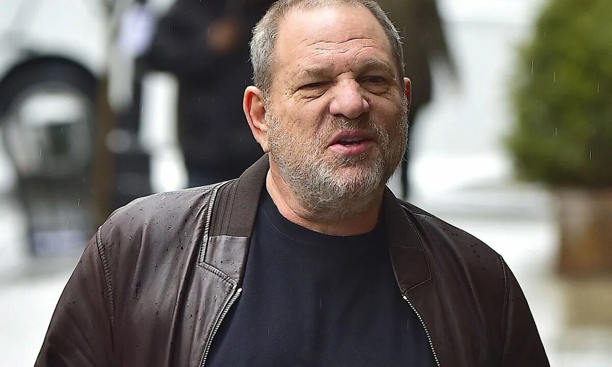 Harvey weinstein trial 2022. Харви вайнштейн в 2023. Харви вайнштейн. Харви вайнштейн. Эпштейн миллиардер.