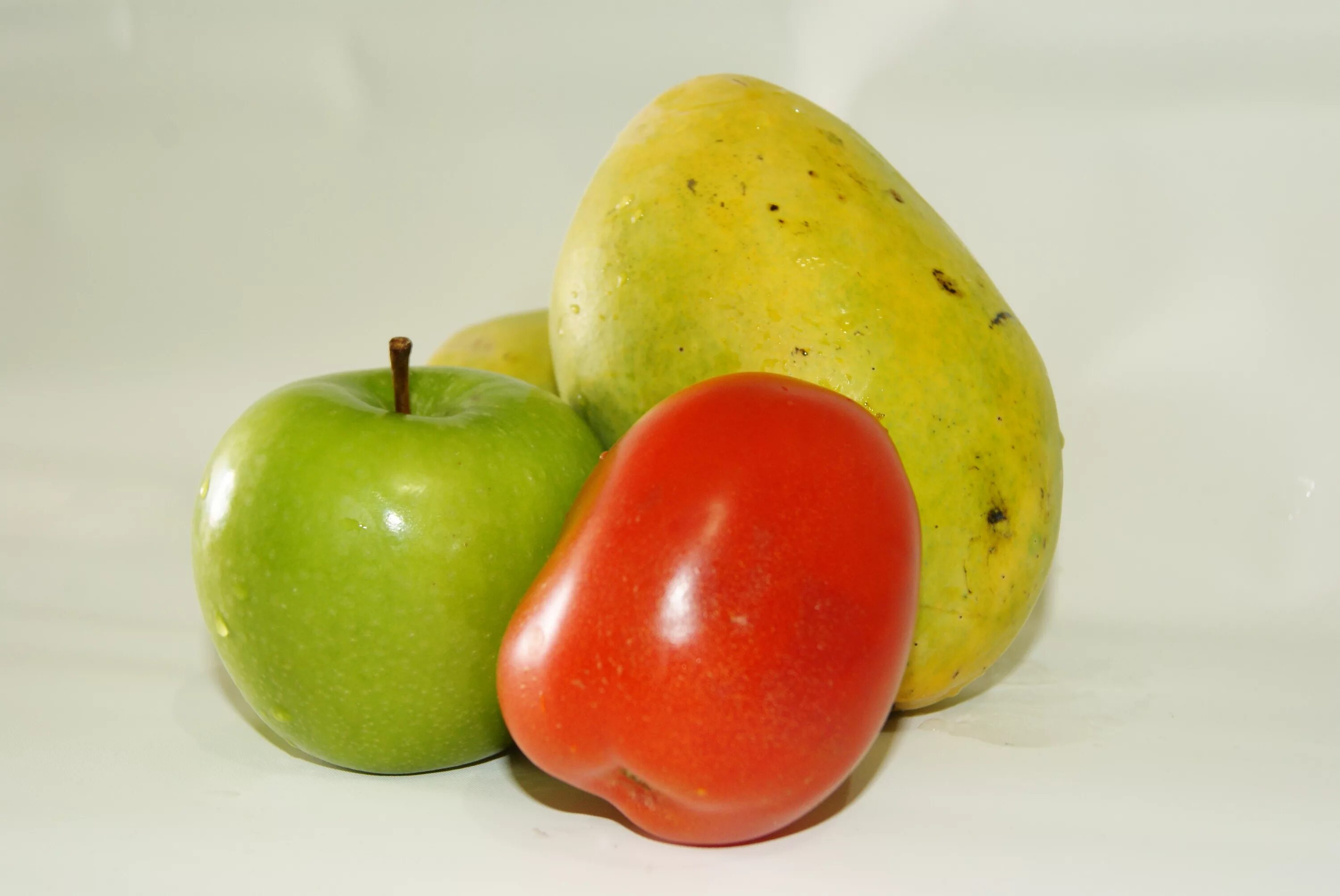 Яблоко фрукт или овощ. Манго яблоко. Манго овощ. Яблоко помидор. Фрукты и овощи фото по отдельности.