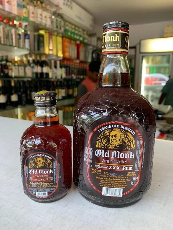 Индийский old monk. Ром Гоа Олд Монк. Ром Олд Монк 0,75. Ром Олд Монк 7. Ром из Индии Олд Монк.