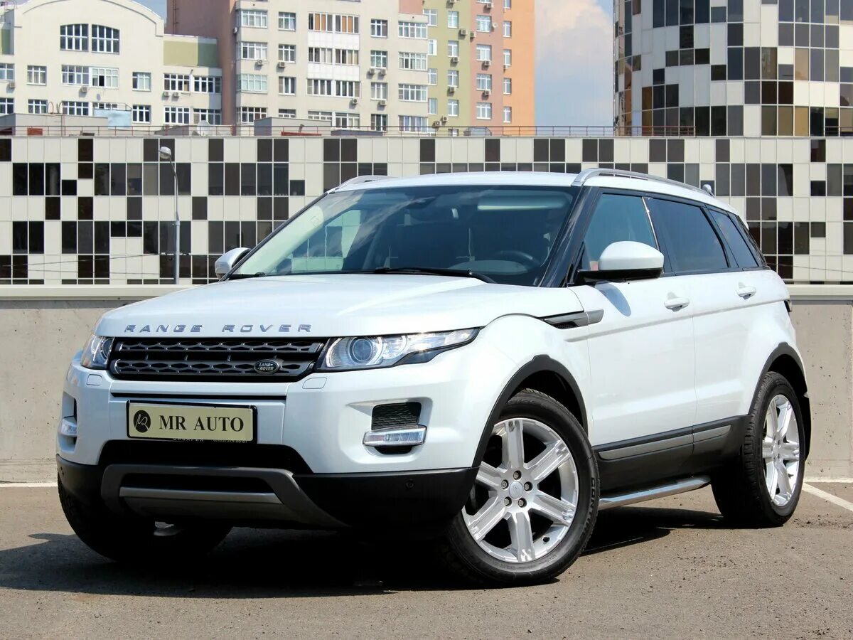 Купить ленд ровер цены. Land Rover Evoque 2015. Range Rover Evoque 2015. Рендж Ровер Эвок белый. Land Rover range Rover Evoque 2.