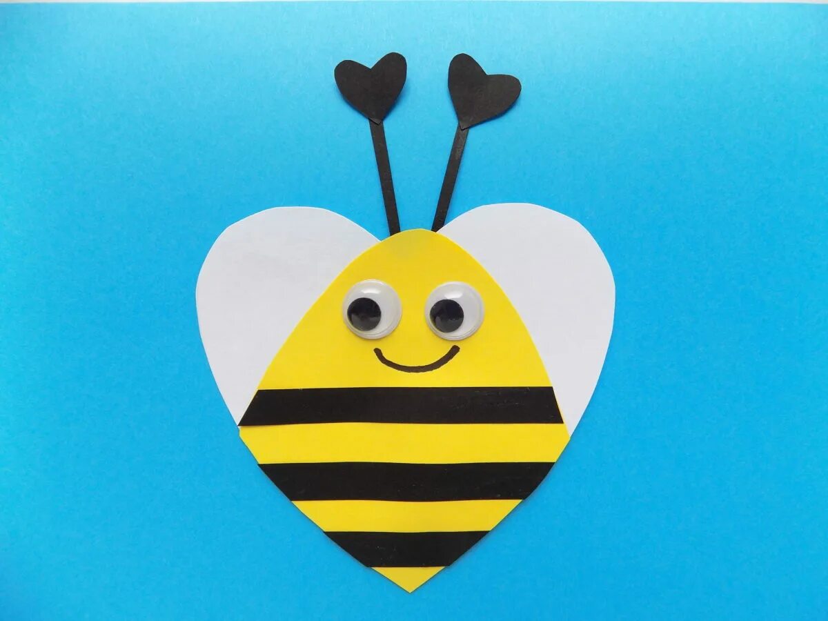 аппликация пчелка. пчелка поделка для детей. пчела из цветной бумаги. пчела из сердечек. аппликация пчелка.