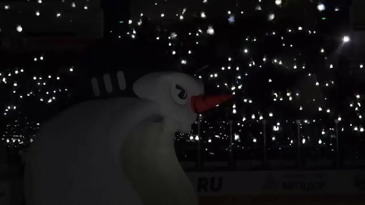 Толстожопый снеговик видео. Толстопопый снеговик. снеговик хк сибирь. толстожопый снеговик хей. толстожопый снеговик команда.