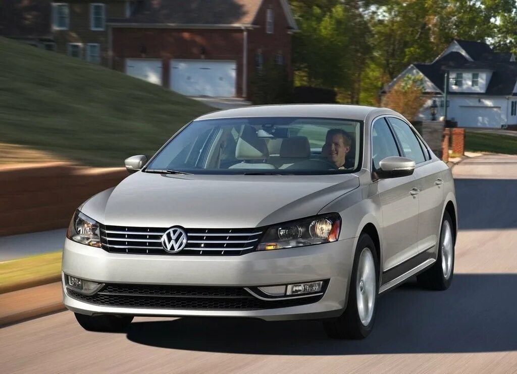 Года выпуска пассат б. Volkswagen Passat USA 2012. Volkswagen Passat b7 USA. Фольксваген Passat 2011. Volkswagen Passat 2015 USA.