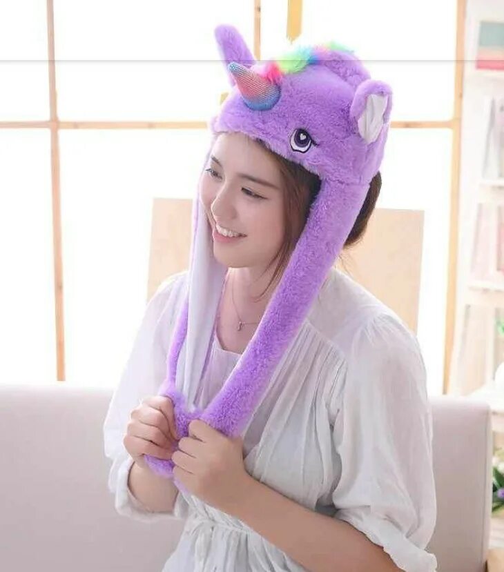 Шапка панда с ушками. Шапка с поднимающимися ушками. Шапка с подвижными ушами. Шапочка с поднимающимися ушками пикачу. Шапка с заячьими ушами.