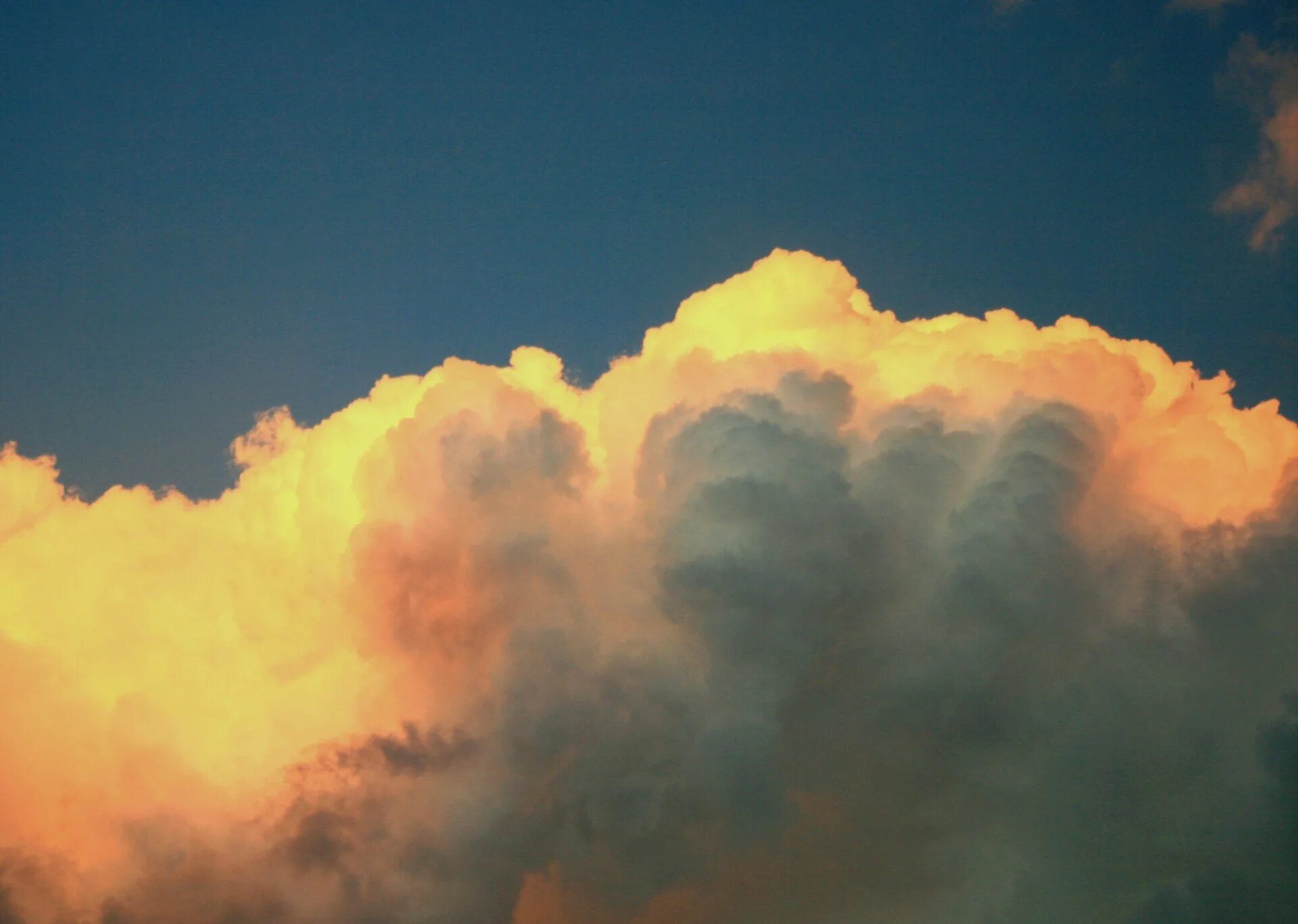 Желтые облака. Желтые облака. Желтые тучи. Желтые тучи. Красивые облака.