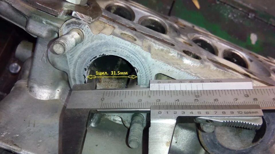 Головка ВАЗ 2112 диаметр отверстий впуск. Запил головки ВАЗ 2112. Пробитая прокладка ГБЦ 2112. Шайбы ГБЦ 2110 16 клапанов. Замена прокладки гбц 2109