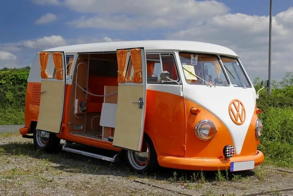 Volkswagen автобус. Фольксваген т1. Volkswagen t1 оранжевый. VW t1 Camper van. Volkswagen Transporter t1 кемпер.