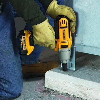 Ударный аккумуляторный гайковерт dewalt dcf899p2