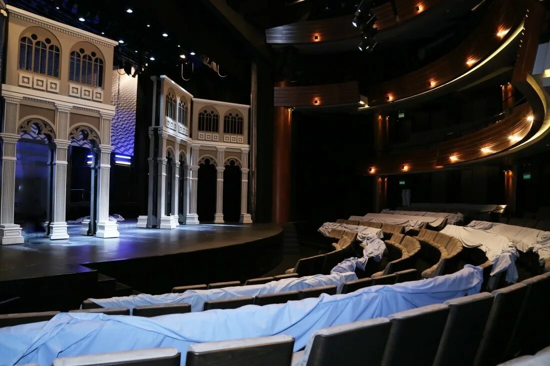 Театральный центр вишневый сад зал. Театральный центр вишневый. Театральный центр вишневый. Театральный центр вишневый. Московский театральный центр вишневый сад.