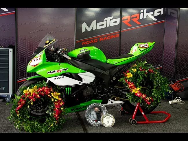 Бренд-менеджер agv в компании фудзи моторс. Kawasaki zx-4rr. Кавасаки дилер. Квадроцикл кавасаки. Мотоцикл кавасаки z900rs.
