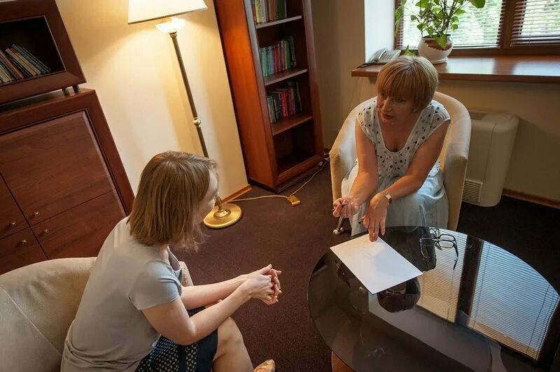 реклама психолога. занятия с логопедом в школе. семейный психологический центр. куклотерапия для детей арт терапия. семейный психологический центр.