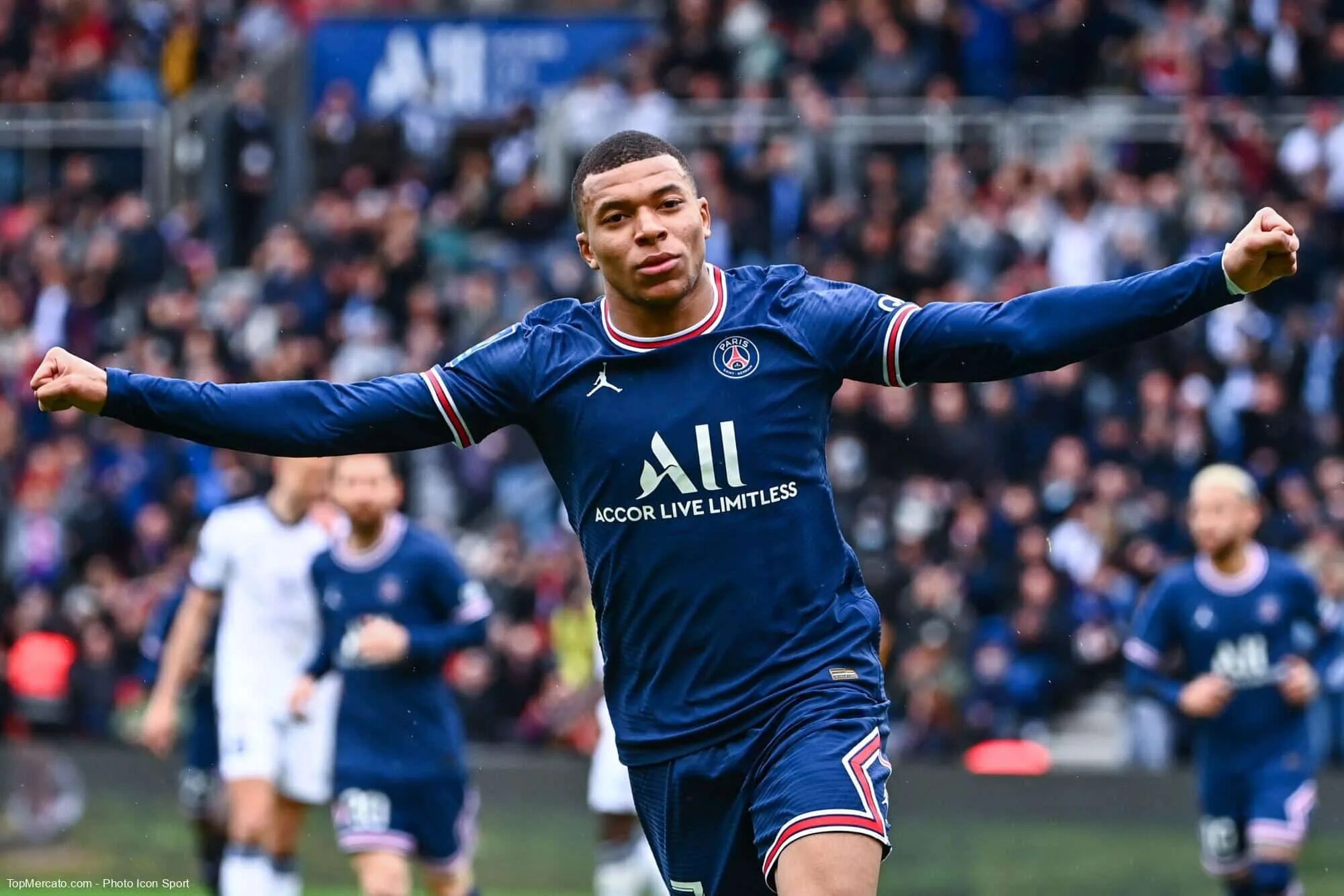 Мбаппе в каком клубе. Mbappe. мбаппе. луис энрике и мбаппе.