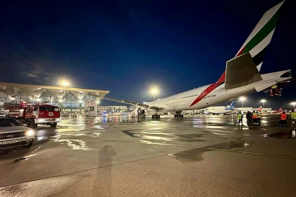 Emirates пулково. Рейс пулково дубай. Пулково самолеты. Рейс пулково дубай. Рейс пулково дубай.