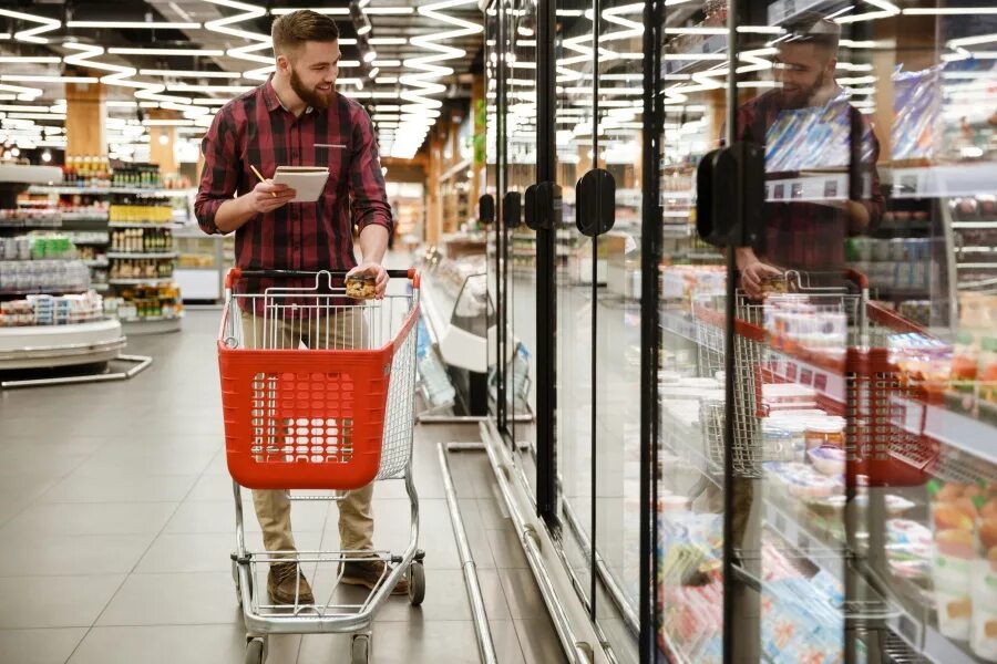 Markets and men. Man in the Market. Register supermarket man. Бижутерия рынок мужчина покупает. Market men