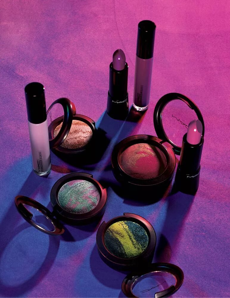 Mac Cosmetics. Красивая косметика. Фиолетовая косметика. Яркая косметика.