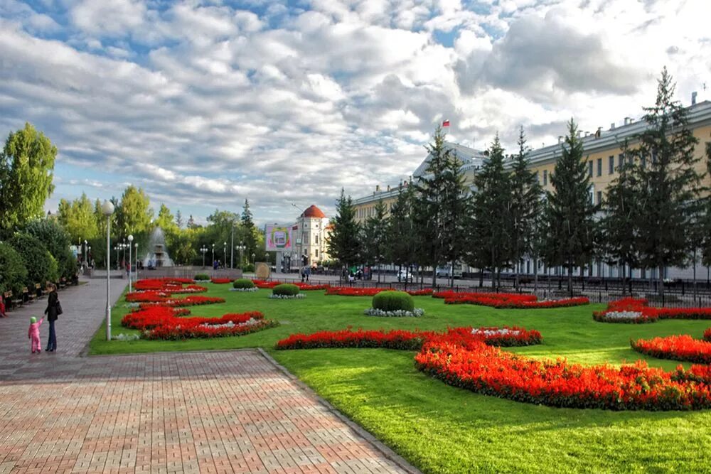 Лето томск. Новособорная площадь Томск. Новособорная площадь Томск лето. Томск Новособорная площадь Ленина. Томск набережная площадь Новособорная.