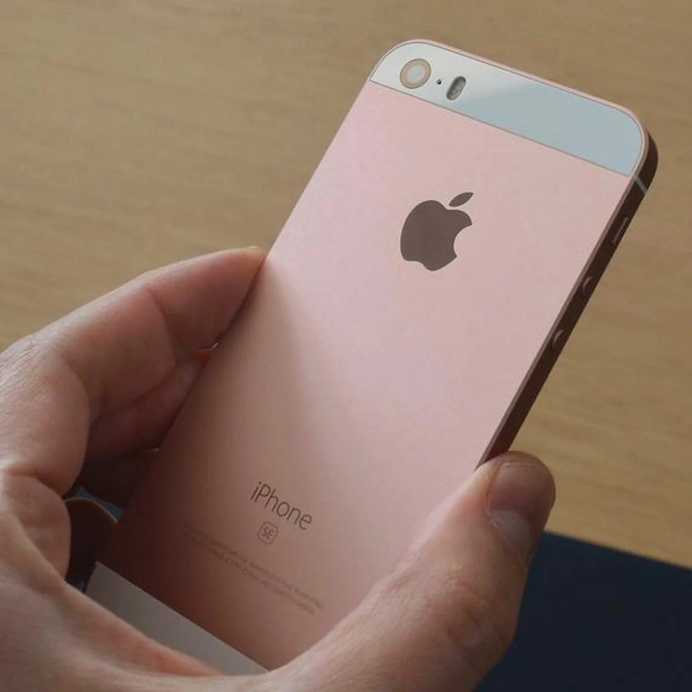 Apple se gold. Iphone se 32gb Rose Gold. Iphone se 2016 Gold. Iphone se 2016 Rose Gold. Айфон se золотой 64 ГБ.