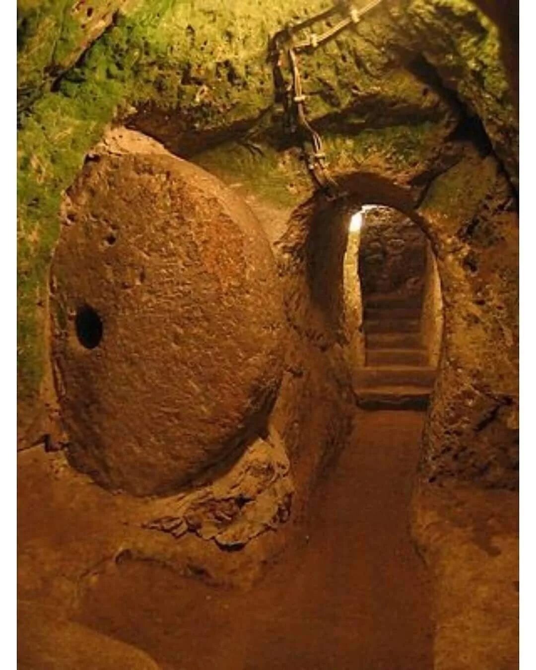Ancient cave. Деринкую подземный город. Древний подземный город в Турции Деринкую. Пещеры Деринкую. Подземные города Деринкую и Каймаклы.
