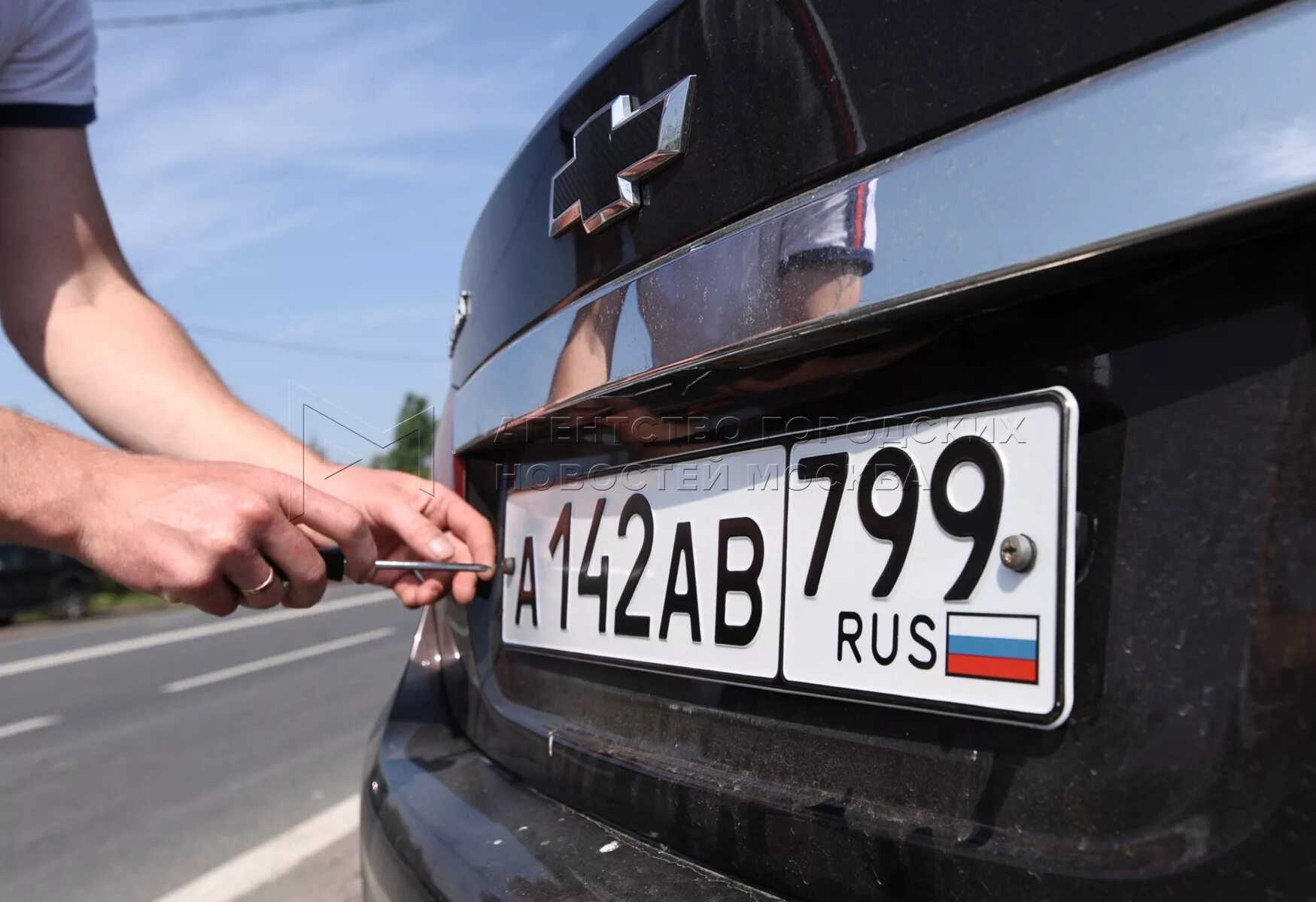 Замена крепления (подиума/кронштейна/площадки) номерного знака - KIA Cerato Koup