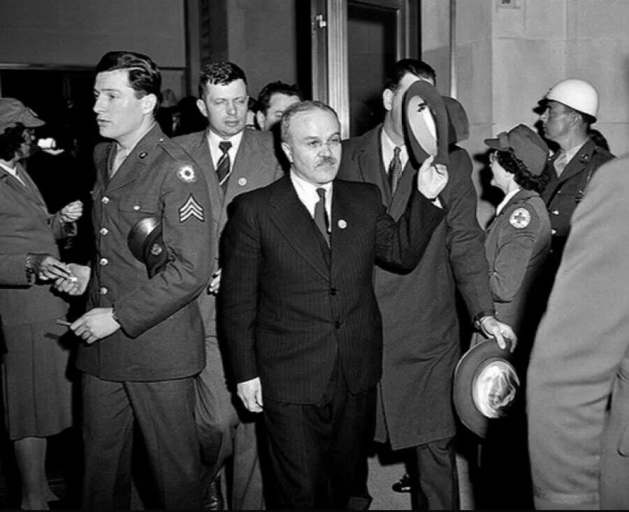 Громыко в оон. Конференция объединенных наций в сан-франциско 1945. Конференция в сан. Конференция в сан франциско 1945. Конференция объединенных наций в сан-франциско 1945.