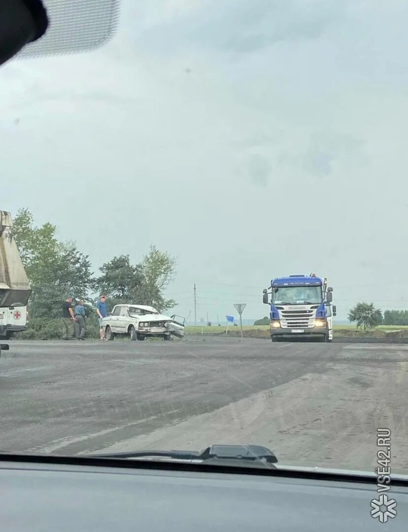 Автомобиль на трассе. Дтп на трассе ленинск кузнецкий. Дтп на трассе кемерово новокузнецк за последние сутки. Дтп на трассе ленинск кузнецкий. Дтп на трассе кемерово новокузнецк.