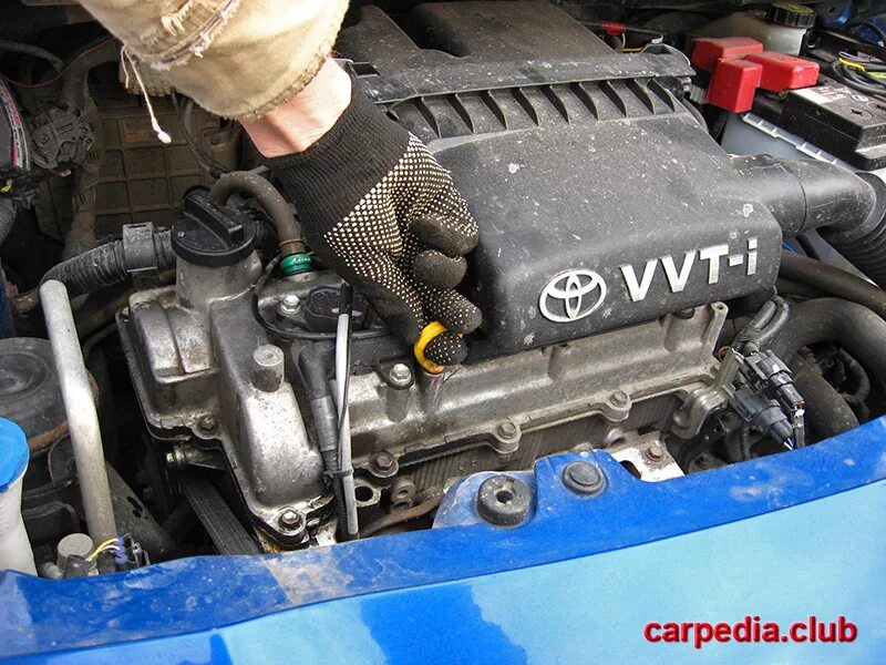 Toyota Yaris 2001 1.3 двигатель. Двигатель Тойота Ярис 1.3. Двигатель Тойота Витц 1.3 2001 года. Тойота Витц 90 щуп коробки.