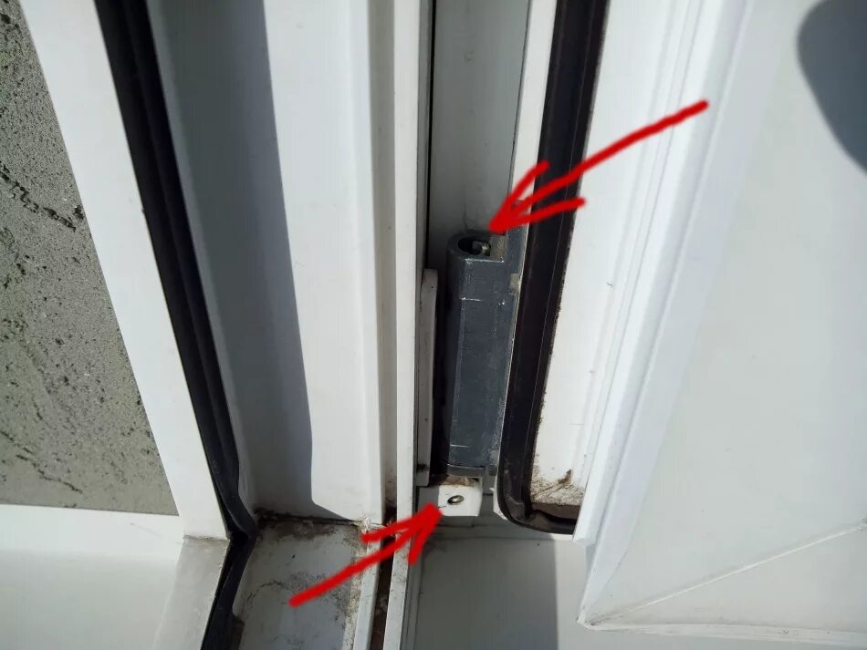 зимняя регулировка стеклопакетов. зимняя регулировка стеклопакетов. регулировка окон. летний и зимний режим пластиковых окон регулировка. регулировочный винт на окнах зима лето.