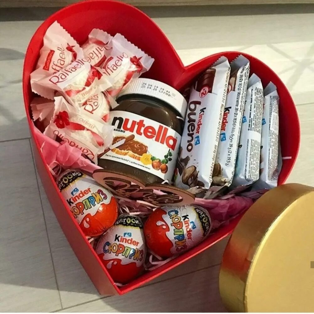 Сладкие боксы для детей. Цветочные коробки со сладостями. Коробочка со сладостями. Коробочка со сладостями своими руками. Цветочные коробки со сладостями.