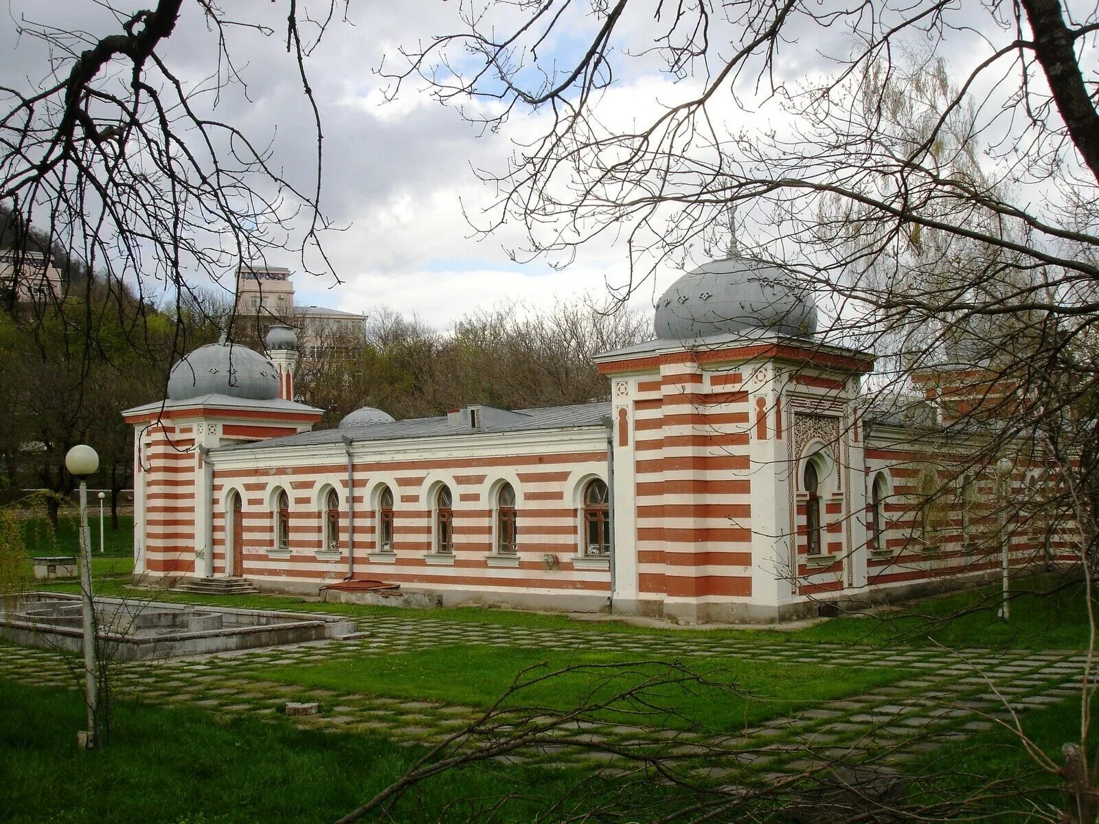 Островские ванны в Железноводске. Ванны Островского в Железноводске. Железноводск достопримечательности Островские ванны]. Водолечебница Железноводск. Ванны в железноводске