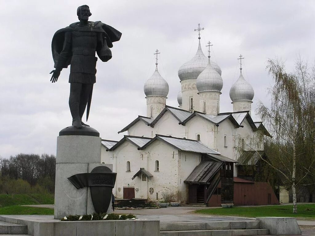 Купить металлическую великий новгород. Исторический центр Великого Новгорода. Памятник в Новгородском Кремле. Церковь святых князей Бориса и Глеба Великий Новгород. Новгород Церковь Бориса и Глеба в Плотниках.