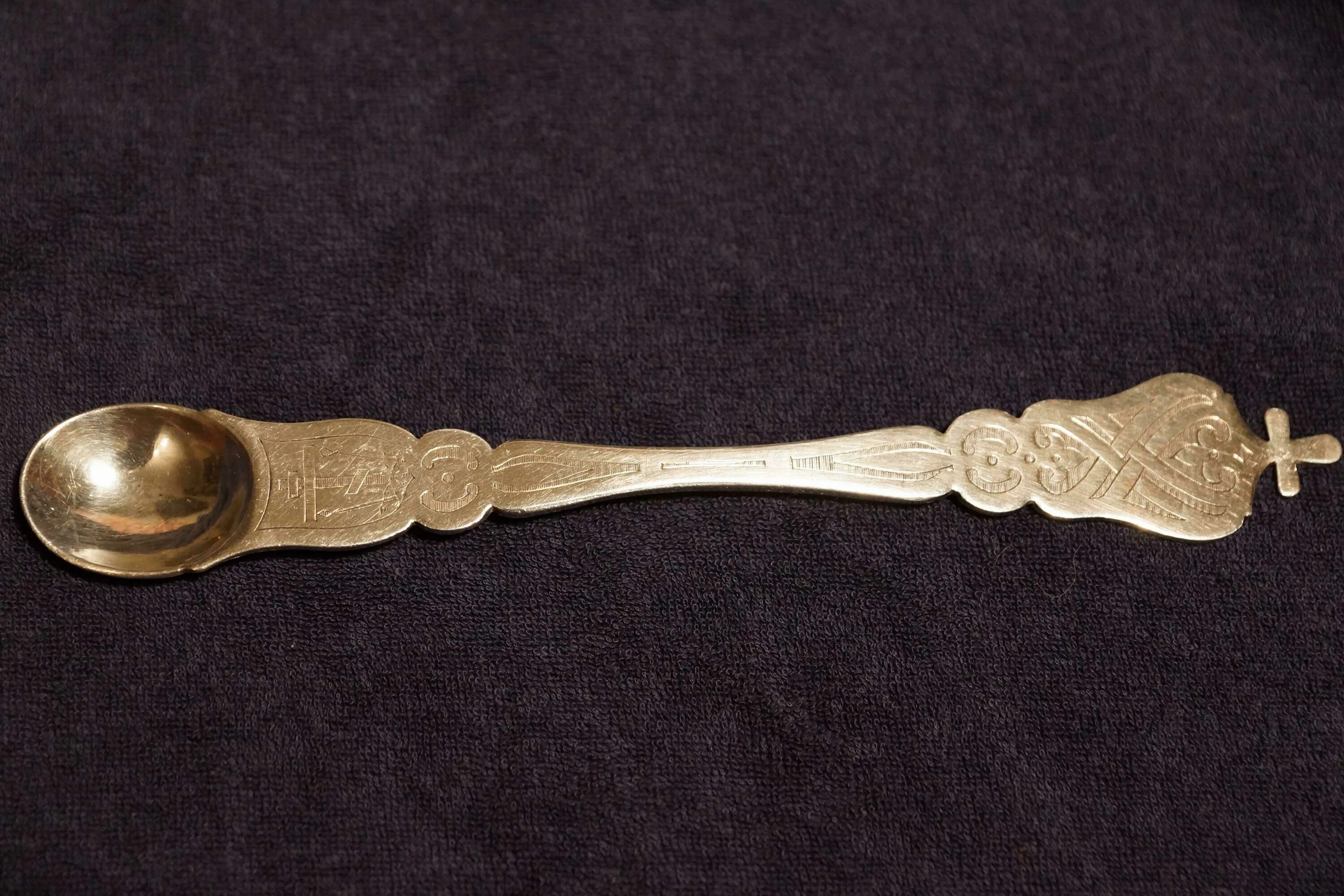 золотой ковшик. столовый прибор для причастия 5. крестова ложка для причащения. ложка лжица. ложка для причастия царизм.