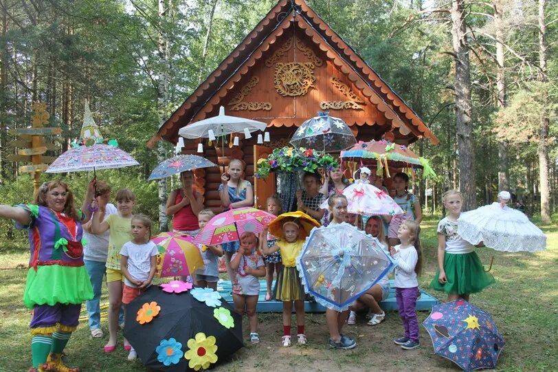 Вконтакте липин бор открытая группа. Детский парк Липин Бор. Вашкинский район Золотая рыбка. Липин Бор день района. Украсить зонтик на конкурс.