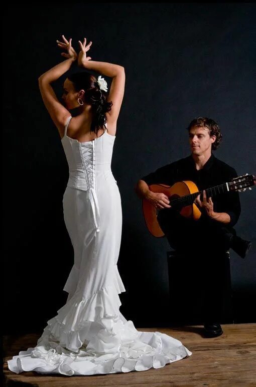 Фламенко гитара испания. Российские гитаристы фламенко. Цыганские гитаристы фламенко. Испанский гитарист фламенко. Фламенко-шоу flamencura.