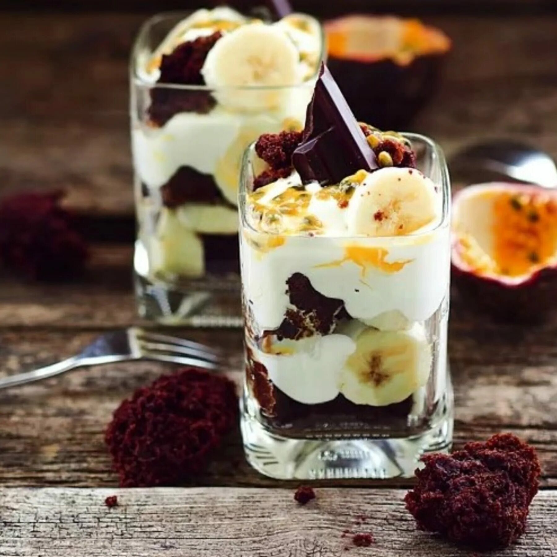 Трайфл черный лес с вишней. Трайфл сникерс торт. Трайфл шоколадный с вишней. Трайфл черный лес. Трайфл шоколадный с вишней.