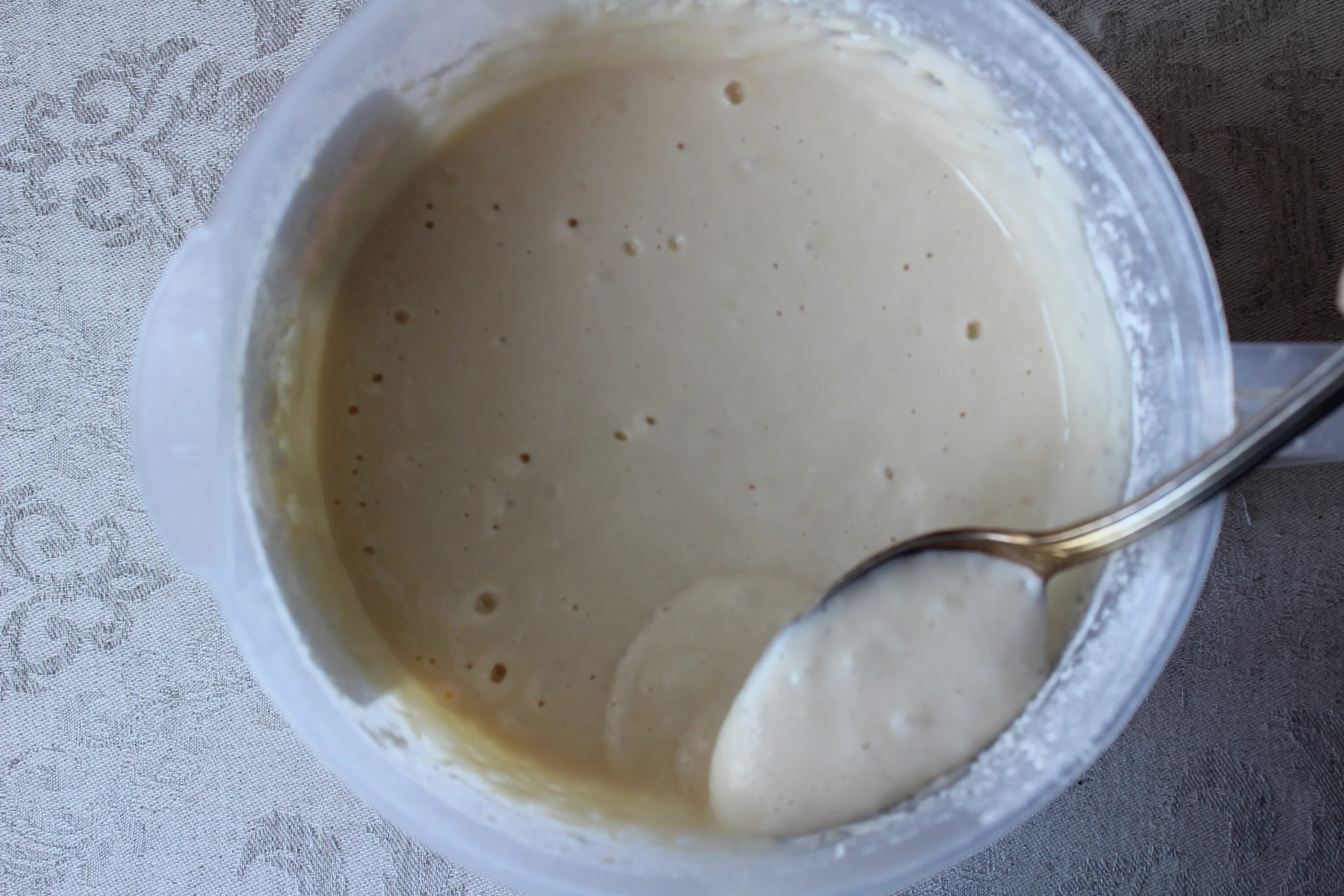 ингредиенты для манника. кипящее молоко. манка кефир какао. манник без муки с какао. тесто на бисквит самое простое без кефира и сметаны.