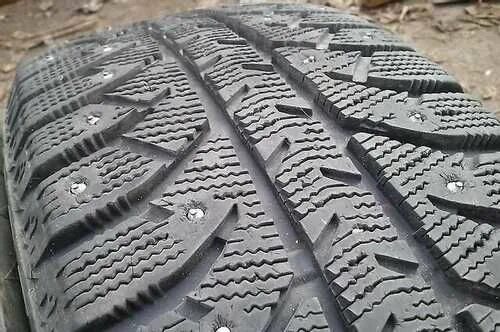 Резина зимняя r17 шипованная 215. 215/60 r17 bridgestone ice cruiser 7000. шины bridgestone ice cruiser 7000 в r17. бриджстоун 1999 года шиповка. зимняя резина bridgestone шипы.