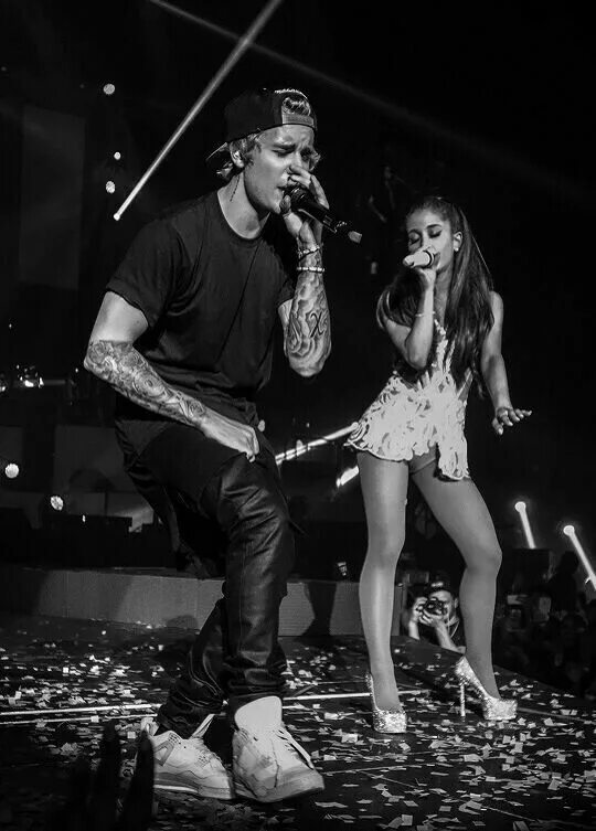 Парень арианы гранде. Ariana grande & justin bieber. Ariana grande & justin bieber. Бибер и актриса на сцене. Ariana grande & justin bieber.
