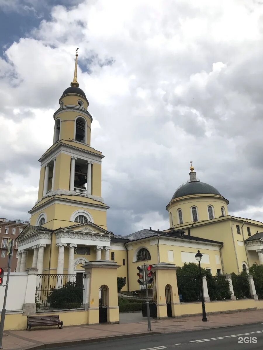 Церковь вознесения господня, москва, большая никитская улица. Храм вознесения господня на большой никитской. Церковь никитская улица. Храм малое вознесение на никитской. Храм малое вознесение на никитской.