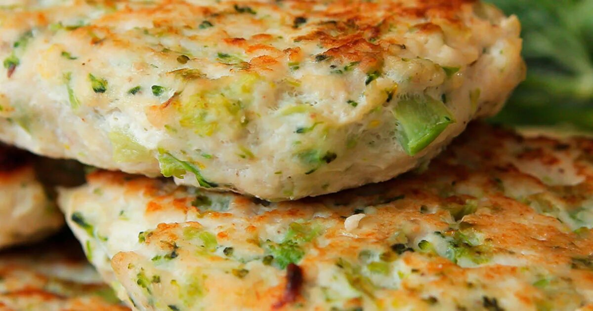 Куриный фарш что приготовить быстро и вкусно. Куриные котлеты с брокколи. блюда из куриного фарша. ужин из куриного фарша. блюда из утиного фарша.