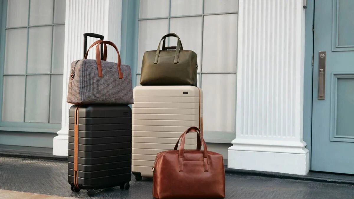 Travel 1 форма. Away Luggage. Luggage. Чемодан с карманом.
