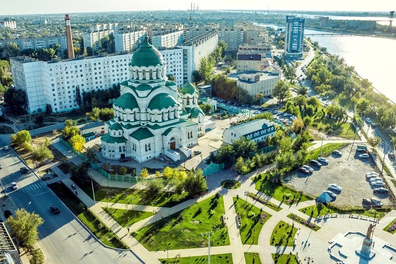 Город астрахань расположена. Храм святого владимира сверху астрахань. городской округ город астрахань.