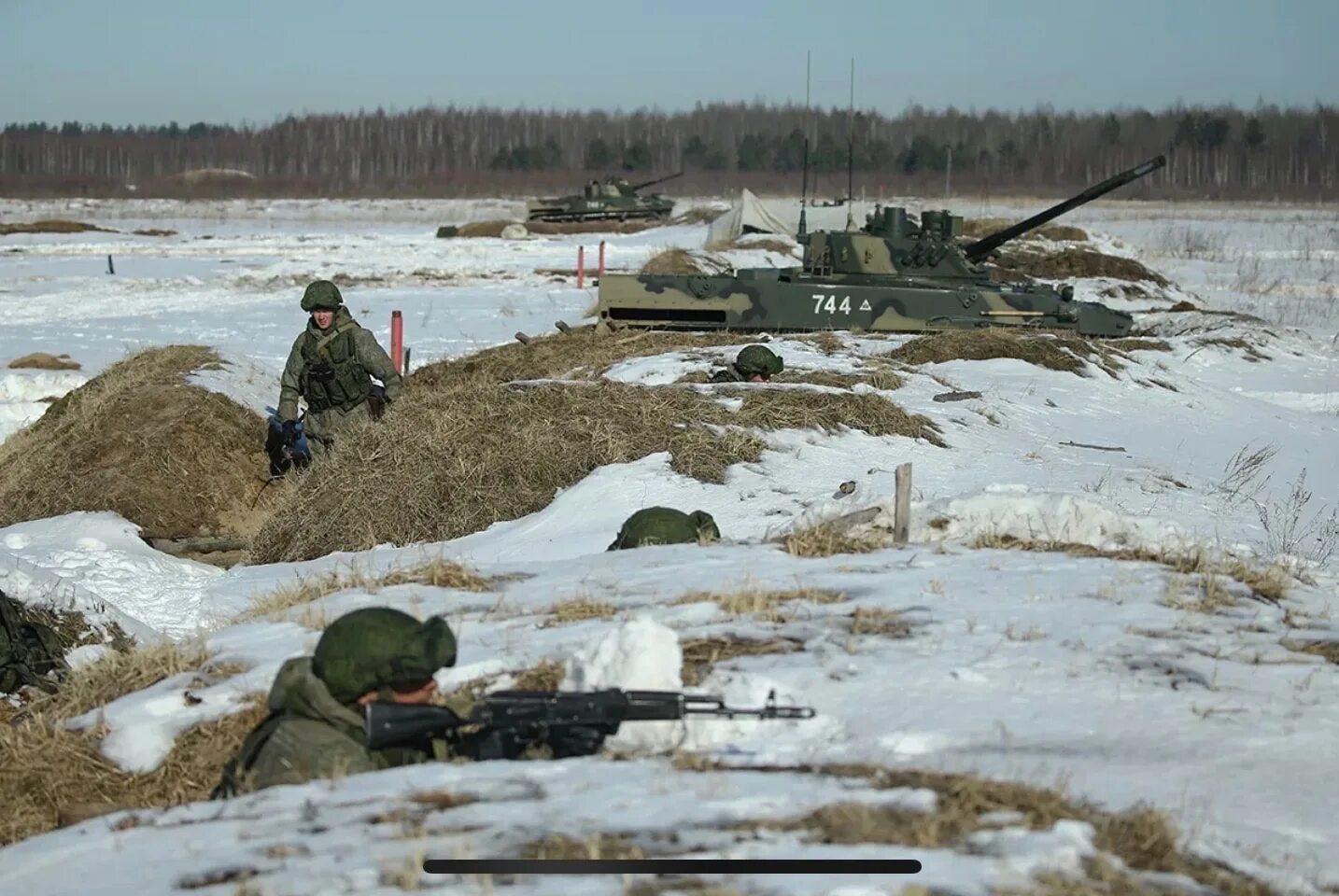 Мощный маневр обороняющегося войска. Военные учения. Оборона танкового взвода вс РФ-. Оборона зимой. Мотострелковые вс РФ.