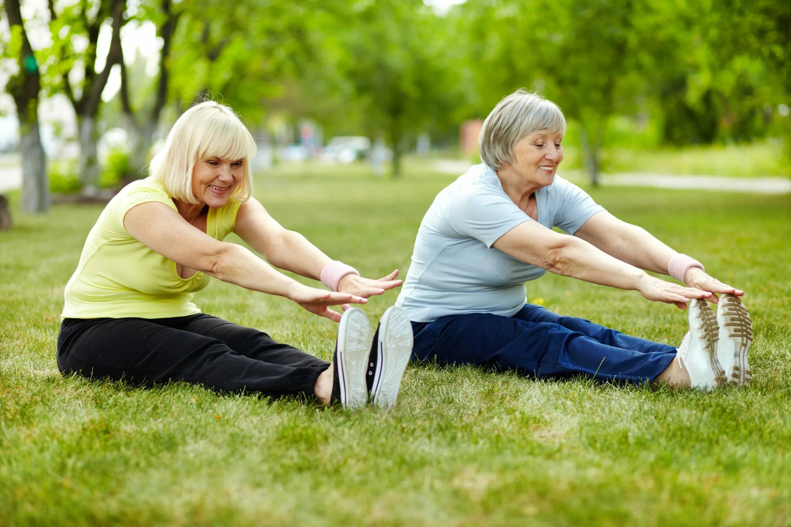 Зарядка долголетия. Физкультура для пожилых. Занятия спортом пожилые. Занятия для пожилых. Спорт для пожилых.