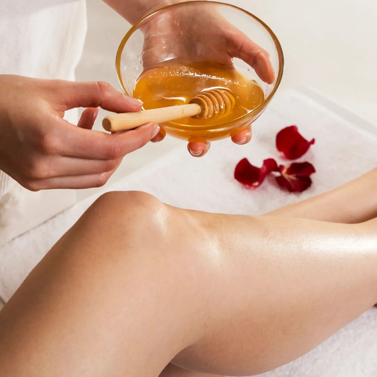 Сахарная паста для депиляции. Шугаринг сахарной пастой. Воск для депиляции. Воск для депиляции. Восковая депиляция.