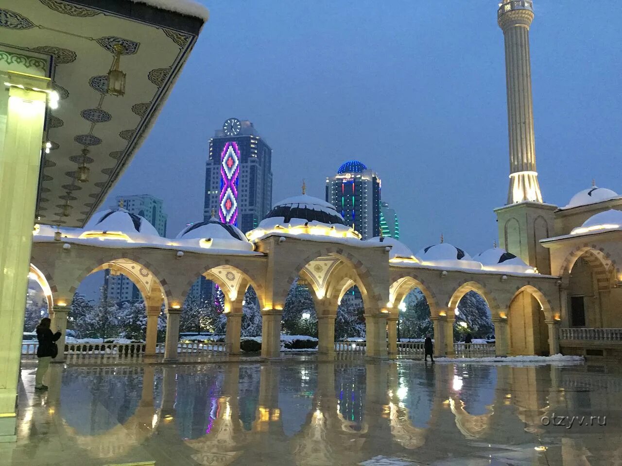 Мечеть сердце матери имени аймани кадыровой. Грозный сити парк. Природа грозного чечня. Куда можно сходить в грозном. Грозный сити 2022 год.