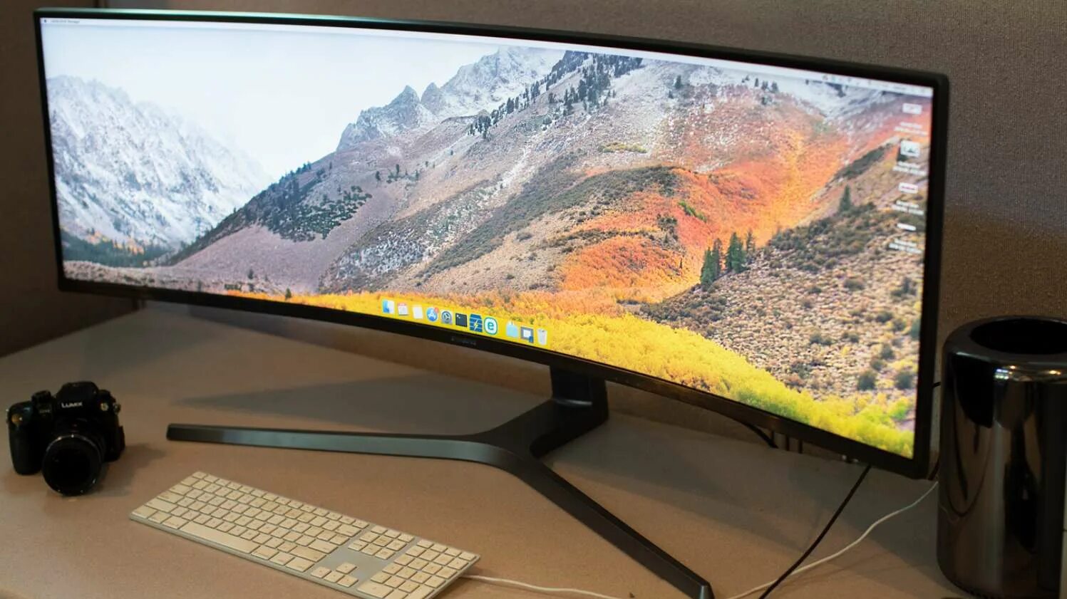 Гнутый экран. Samsung chg90 монитор 32:9. Samsung 49 inch Curved Monitor. 144hz игровой монитор самсунг 49 дюймов. Samsung chg90.